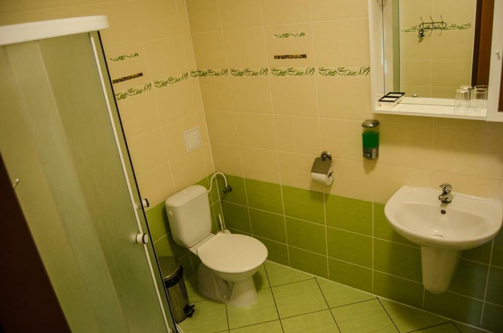 Hotel Penzion Vinarna U Hroznu à Veselí nad Moravou Extérieur photo