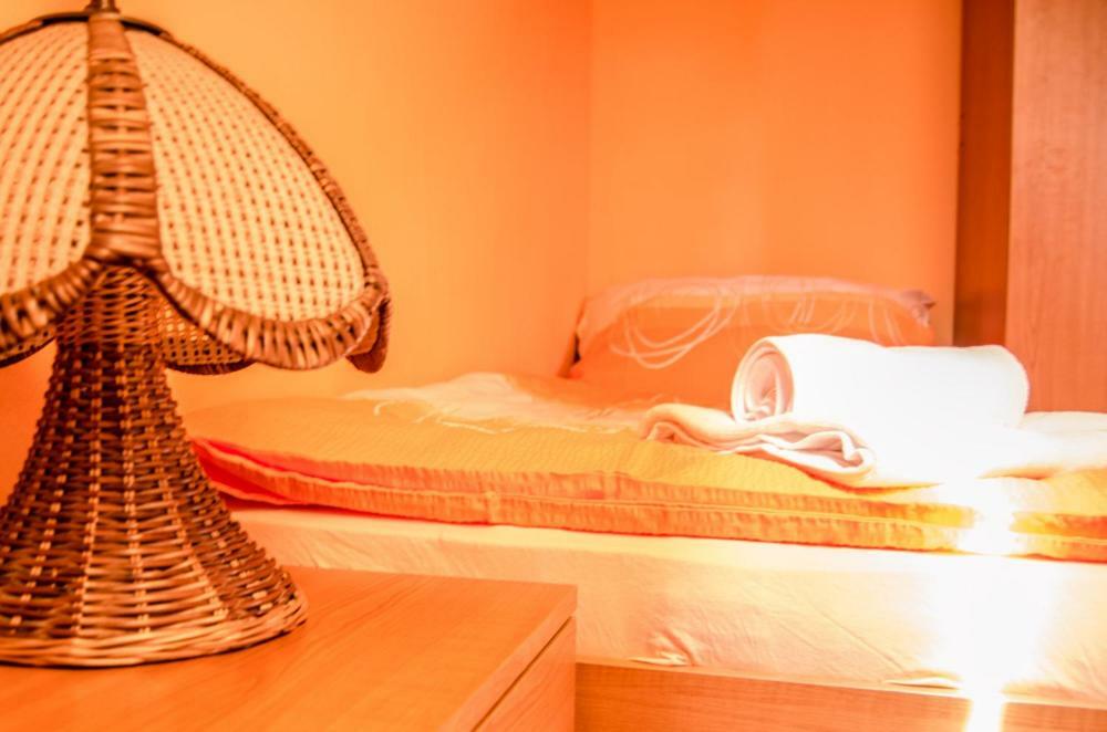 Hotel Penzion Vinarna U Hroznu à Veselí nad Moravou Extérieur photo